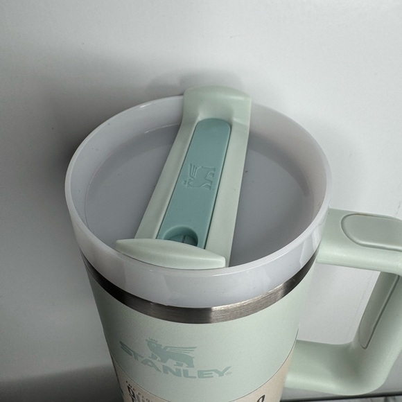 Stanley FlowState Quencher H2.0 Tumbler / 40oz / Color: Mist - Picture 4 of 13